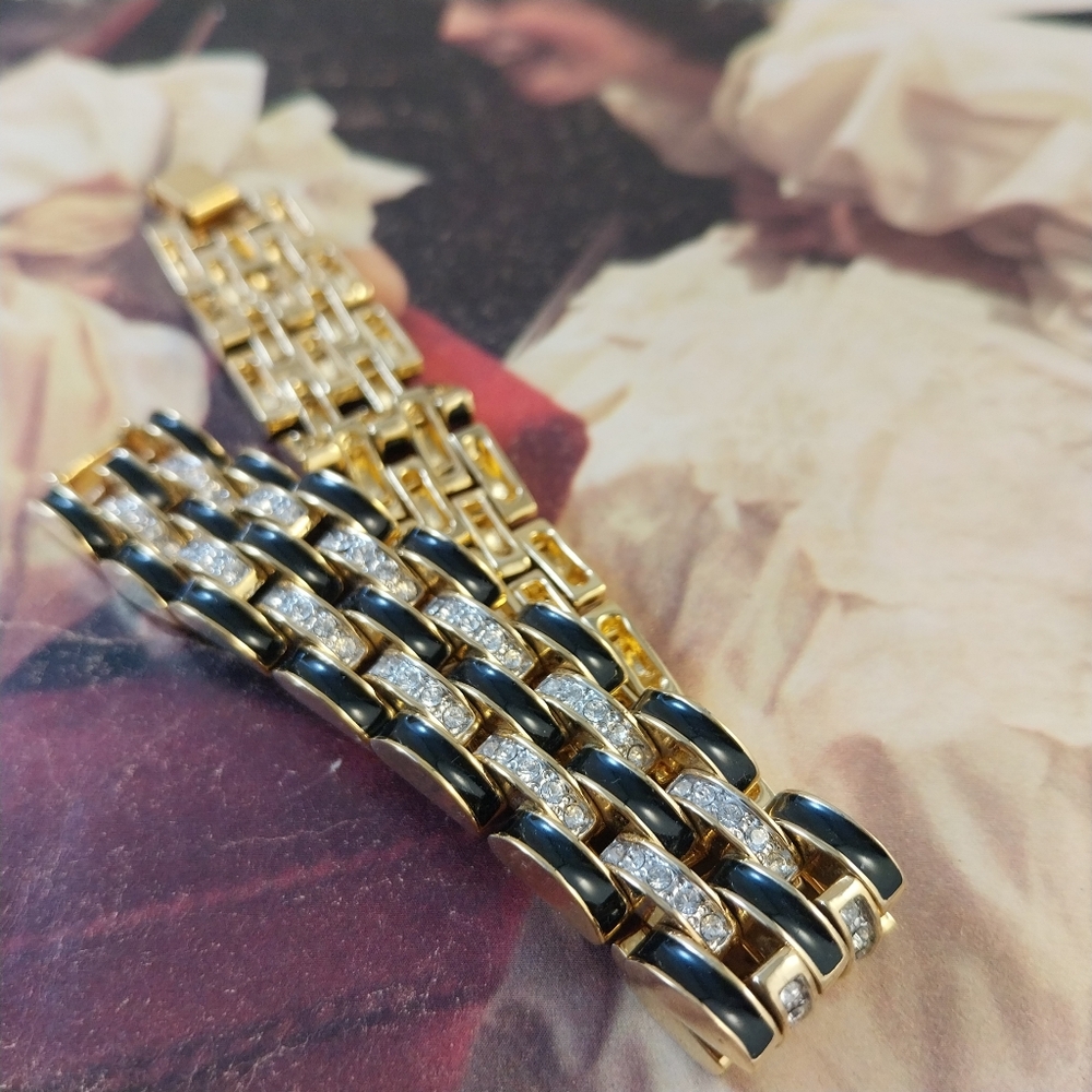 Gold and Black Bracelet - Picture 11 of 16